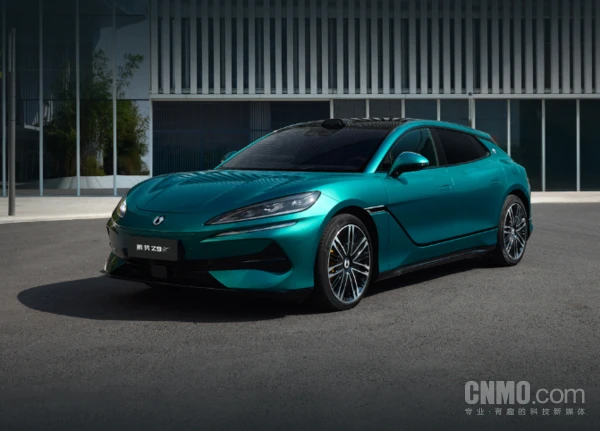 航続距離の不安とはもうお別れ！デンザZ9 GTは、純粋な電気走行で1036キロメートルという世界新記録を樹立しました。